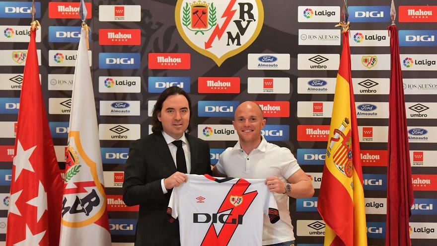 Oficial: Isi renueva con el Rayo hasta 2028