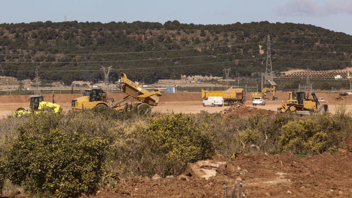 Obras en los terrenos de la gigafactoría de Volkswagen.