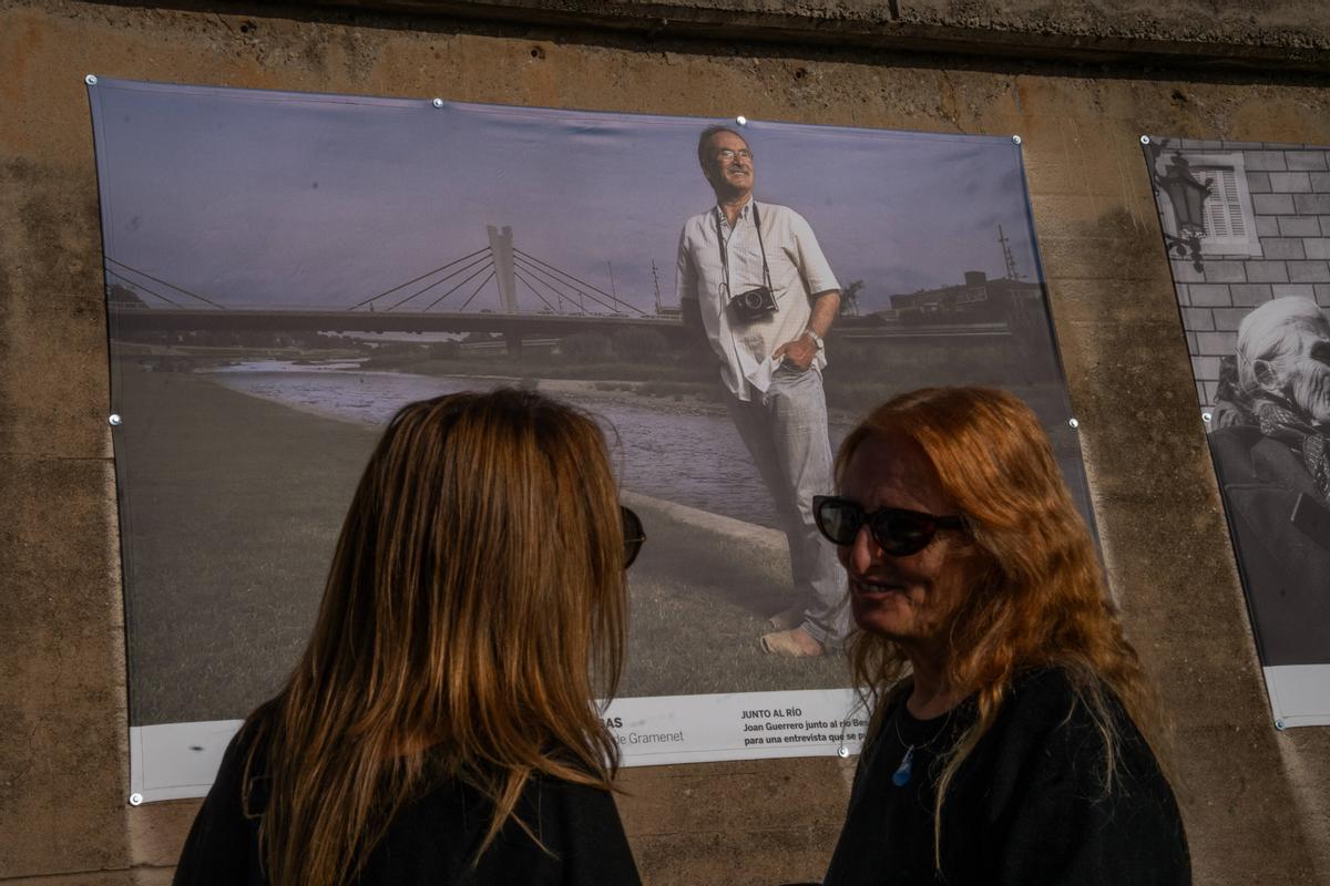 Catalunya Mirades Solidàries ha celebrado un homenaje póstumo al fotógrafo Joan Guerrero en Santa Coloma de Gramenet. La asociación ha inaugurado una exposición de Guerrero en el Parc Fluvial del Besòs y ha entregado el I Premio Joan Guerrero al fotógrafo brasileño Sebastiao Salgado. 