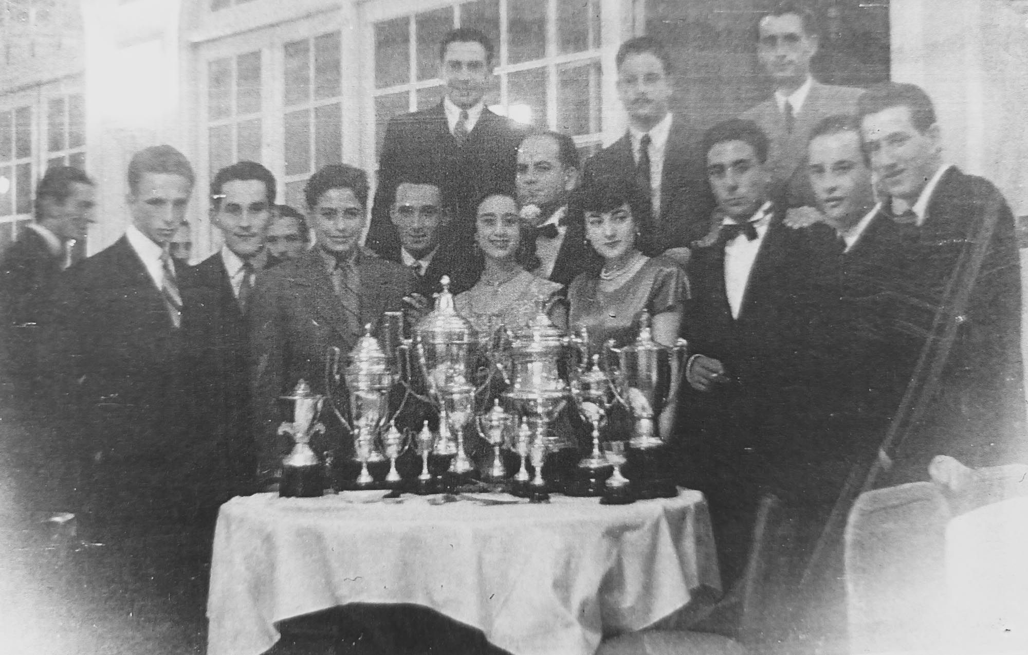 Trofeos, primeros años del club.