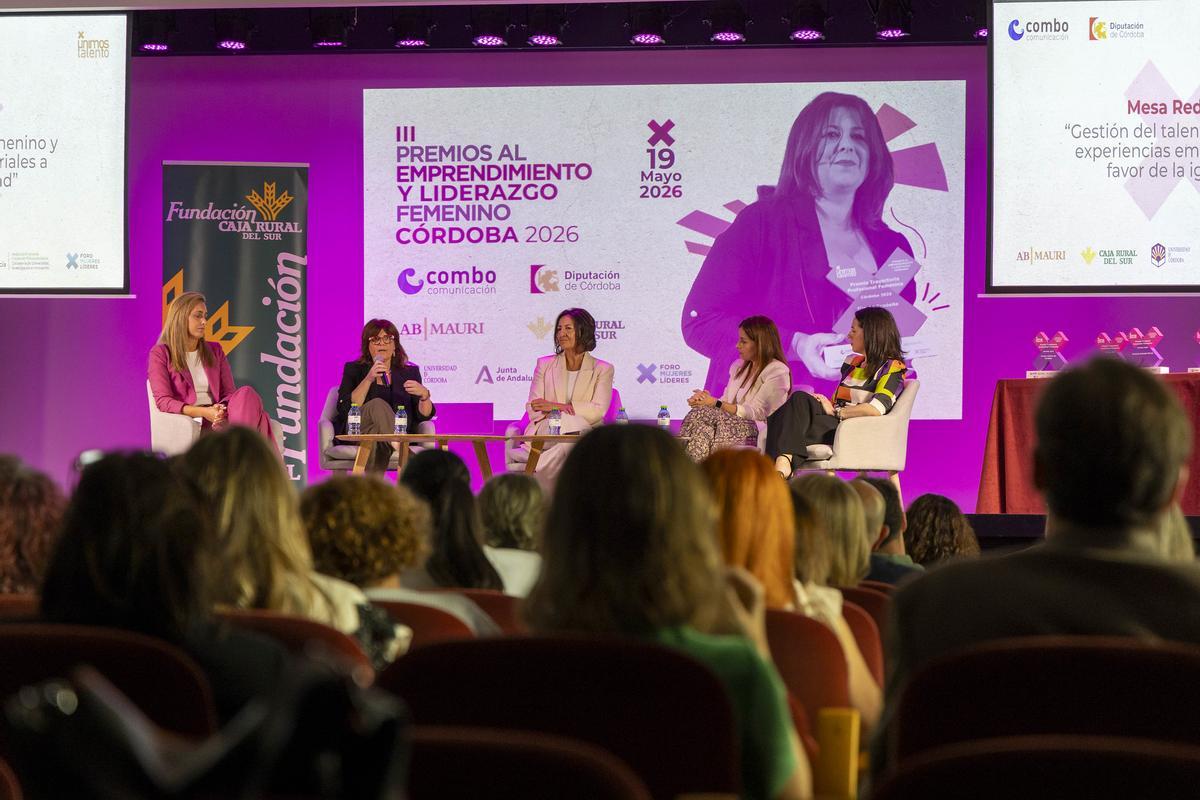 Participantes en la mesa redonda que se ha celebrado durante el acto de entrega de los Premios al Emprendimiento.