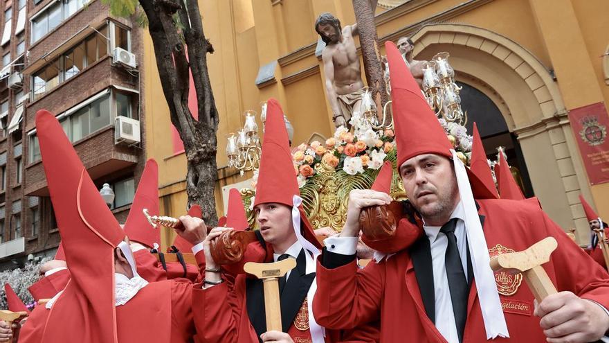 Procesión de la Cofradía de la Caridad de Murcia, en imágenes