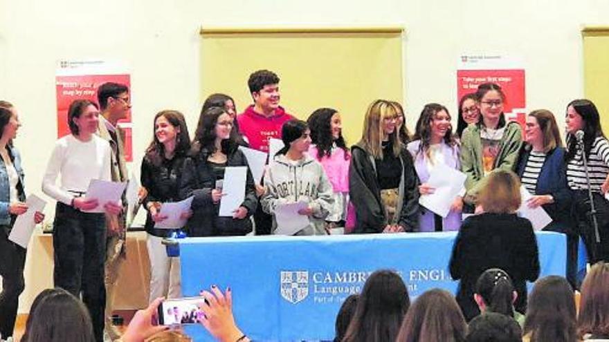 Entrega de certificados por los exámenes de Cambridge | CEDIDA