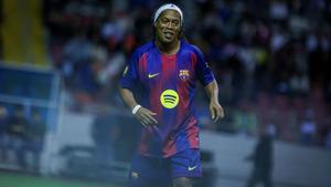 Ronaldinho, en el duelo de leyendas ante el Real Madrid