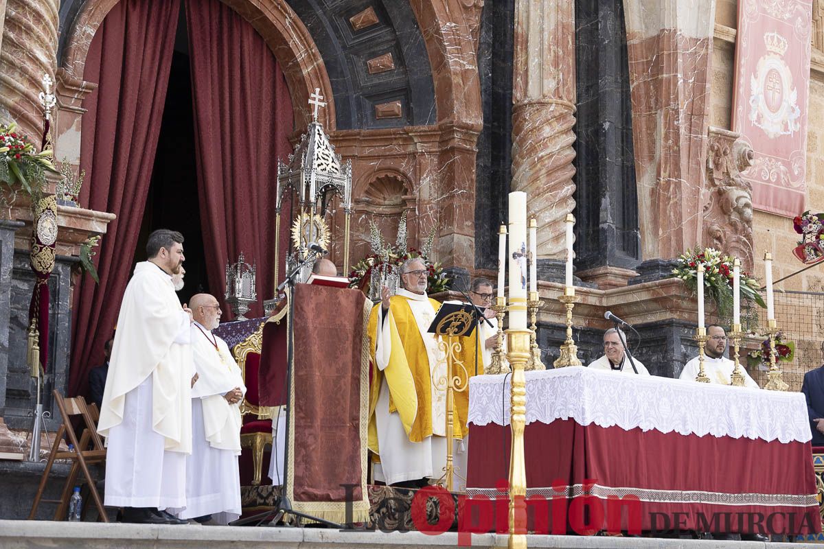 Fiestas de Caravaca | Imposición de cruces a los nuevos hermanos cofrades de la Vera Cruz