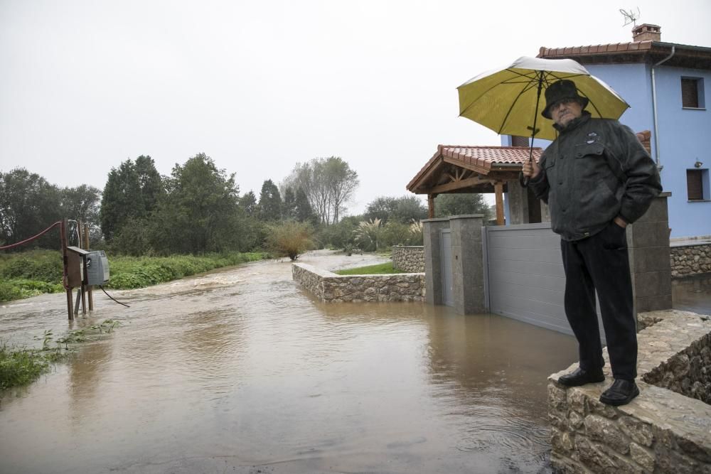 Temporal en Asturias: Las intensas lluvias dejan ríos desbordados y carreteras cortadas en el Oriente