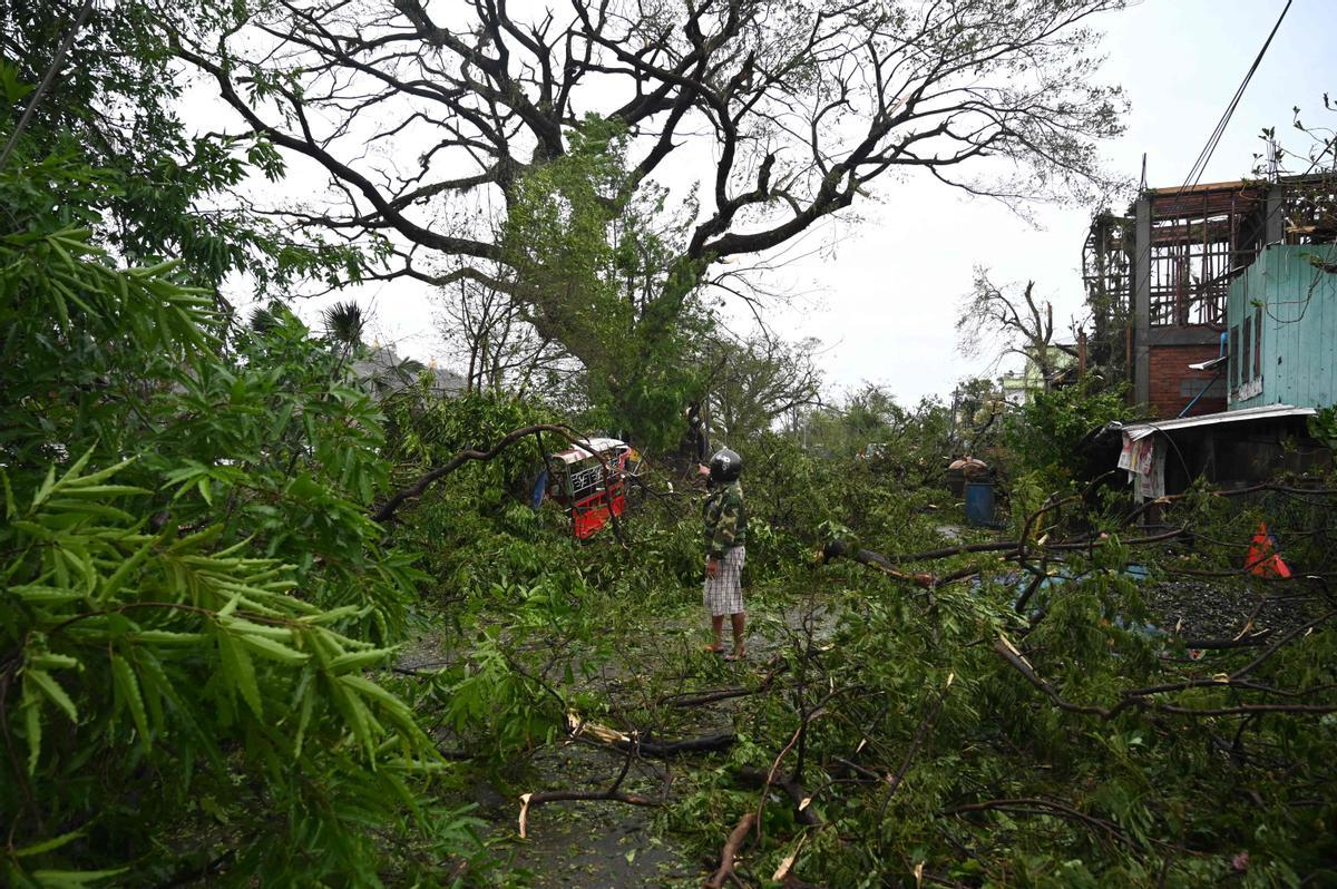 El ciclón Mocha arrasa las costas de Bangladés