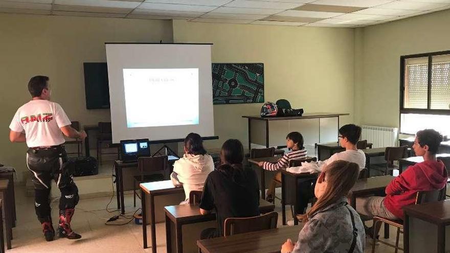 Primeros pasos en moto para jóvenes conductores