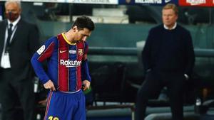 GRAF8779  BARCELONA  19 12 2020 - El delantero del FC Barcelona Leo Messi  durante el partido de la decimocuarta jornada de LaLiga Santander ante el Valencia disputado este sabado en el Camp Nou  en Barcelona  EFE Enric Fontcuberta