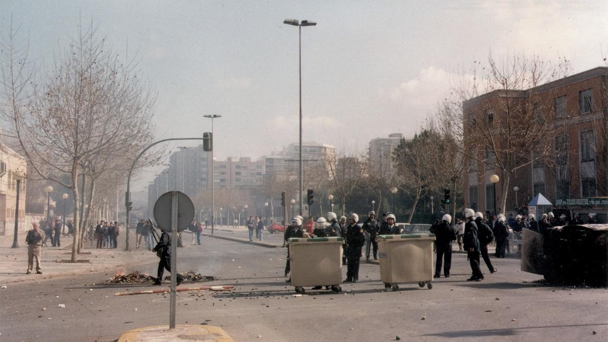 Cargas policiales en Cartagena en 1992.