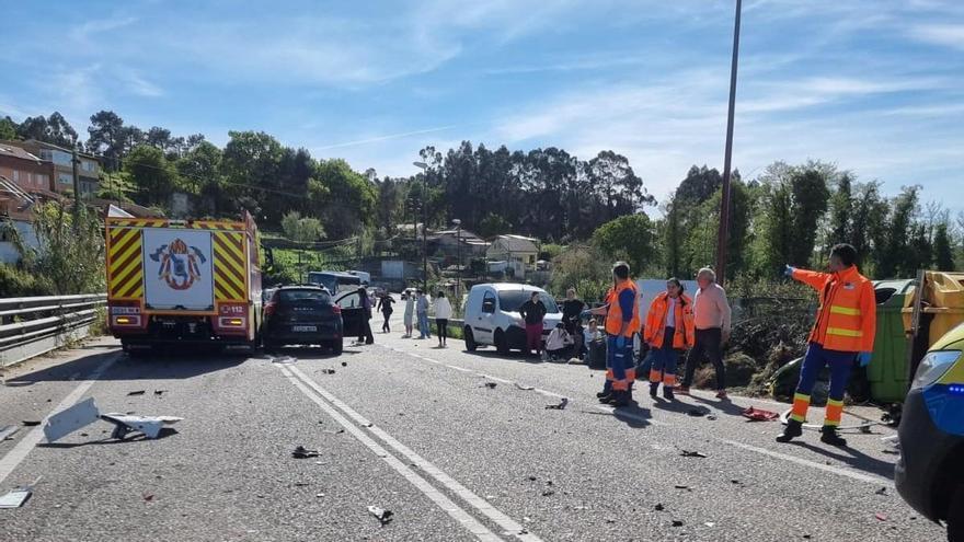 Un camión de bomberos y dos coches, implicados en un accidente en Vigo que movilizó a emergencias
