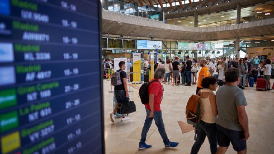 AENA estudia cómo aumentar la capacidad de Los Rodeos