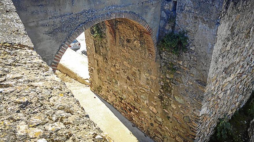 Pintada en una torre albarrana de la alcazaba