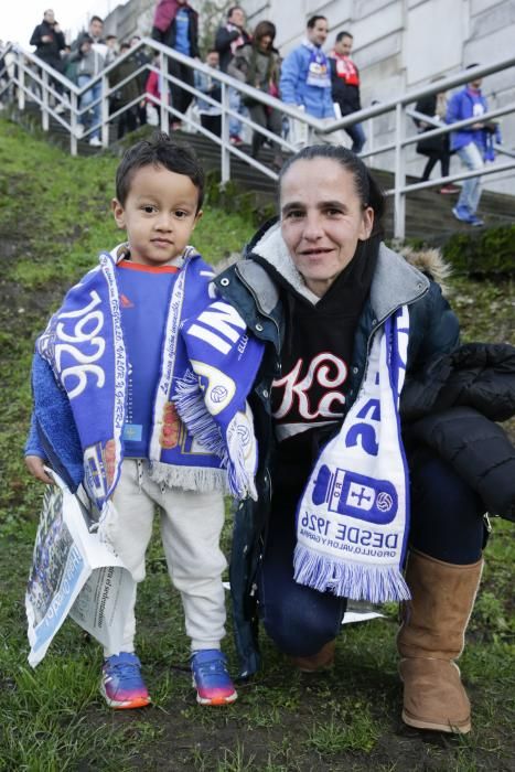 Sangre Azul: La afición acude a animar al Real Oviedo