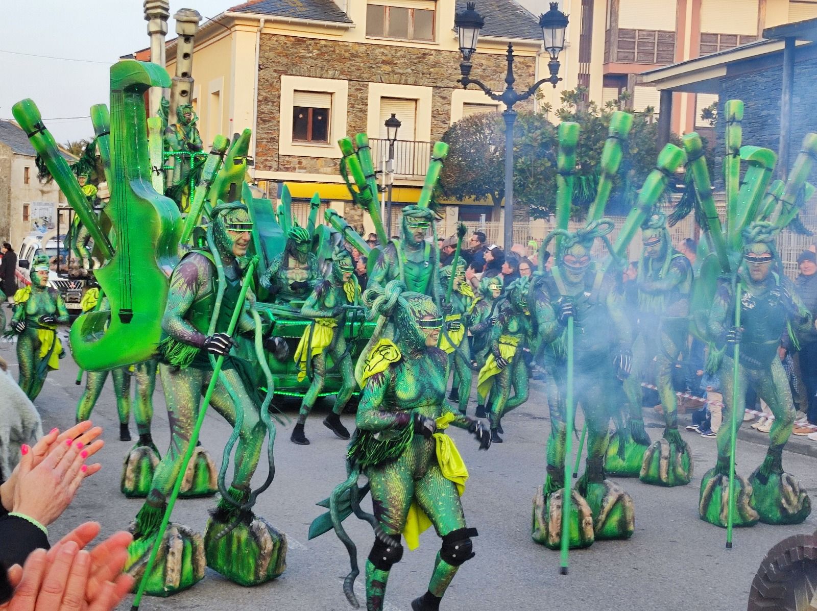 El descubrimiento de Gaitaxia en el desfile de Tapia de Casariego.