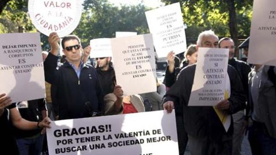 Protestas en los exteriores de la Audiencia.