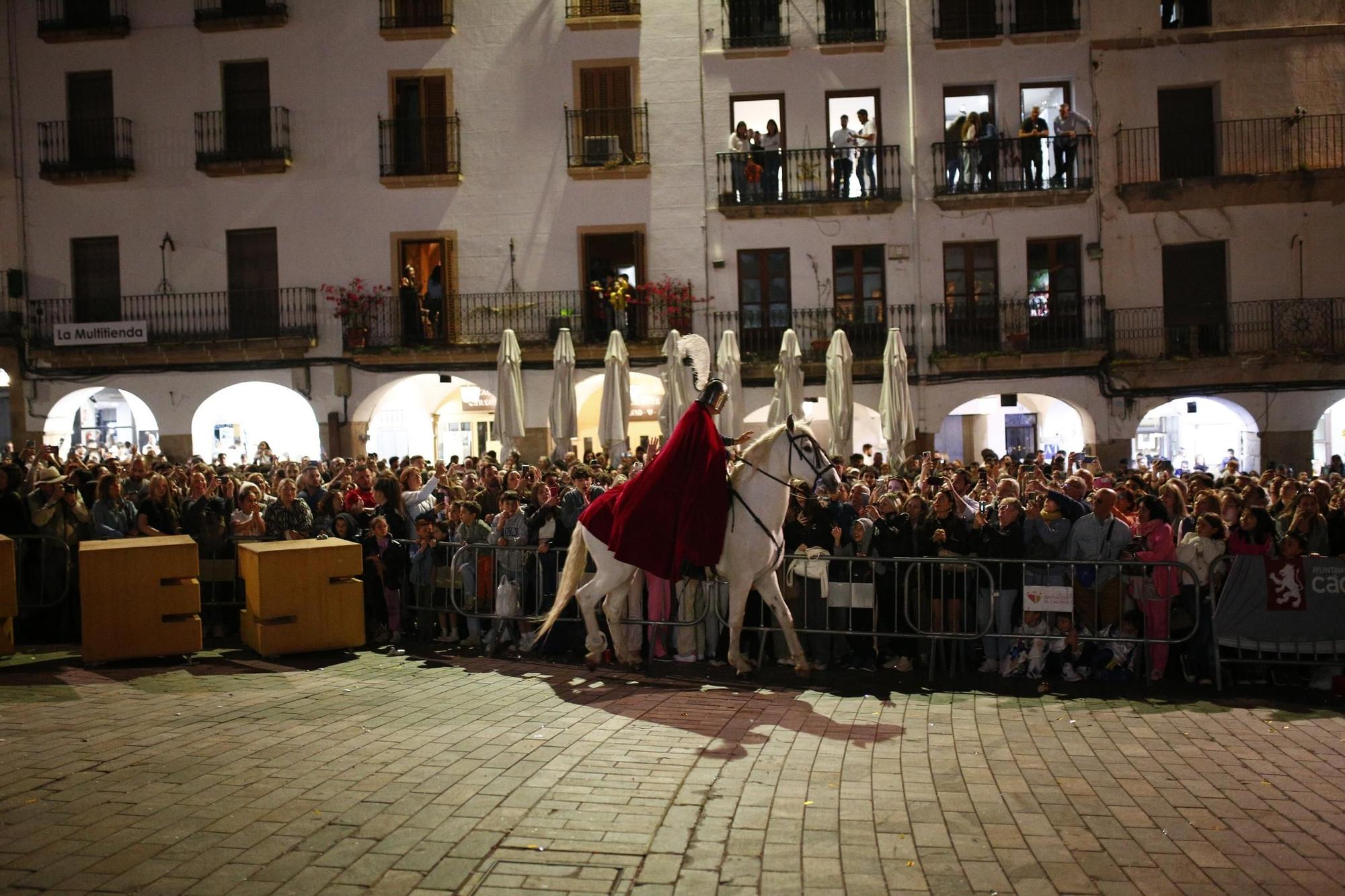 Galería | Así ha sido el desfile de San Jorge en Cáceres