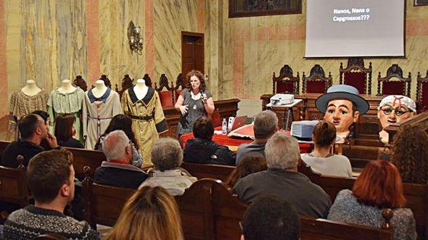 Judit Lucas durant la sessió dedicada als nans nous, divendres passat a la sala de plens de l&#039;ajuntament