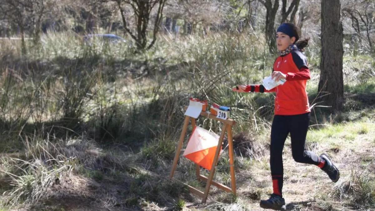Una deportista del CAX Orientació