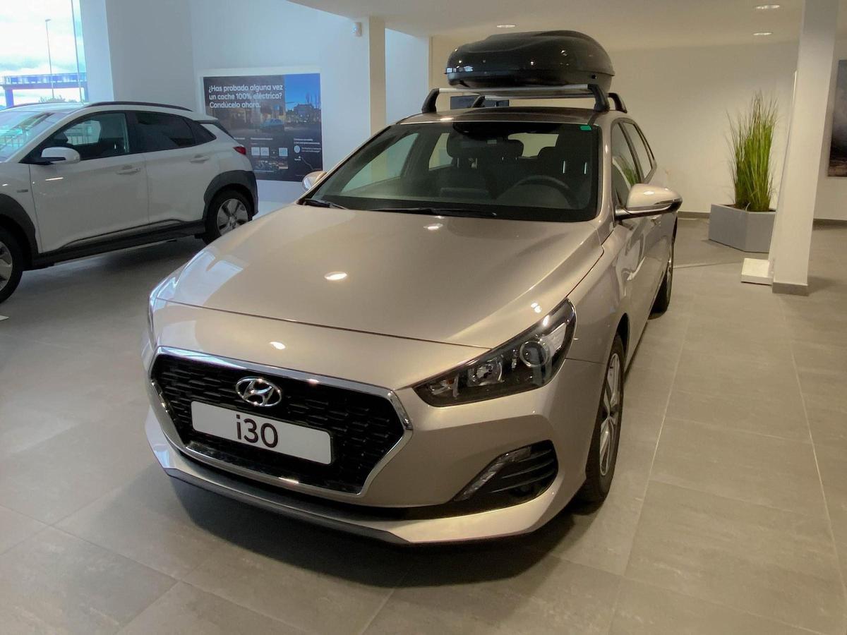 Hyundai I30 disponible en formato renting personal por 301,04€ al mes.