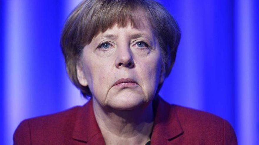 Merkel apremia a Rusia a implicarse en una solución política para Crimea