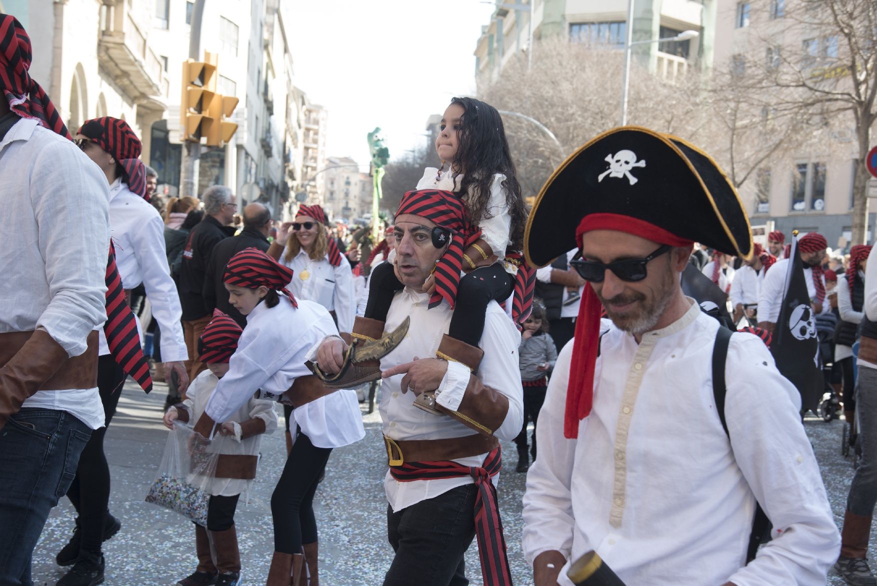 El Carnaval de Manresa recupera la seva màxima esplendor amb una marea d’infants