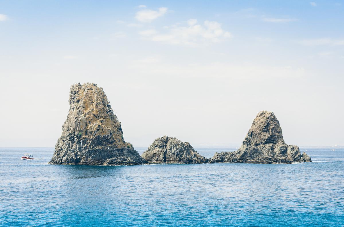 Rocas de Acitrezza de los cíclopes