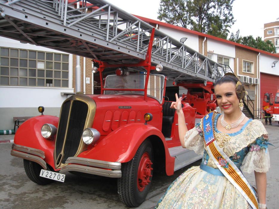 Alba Molins, con una escalera de bomberos centenaria