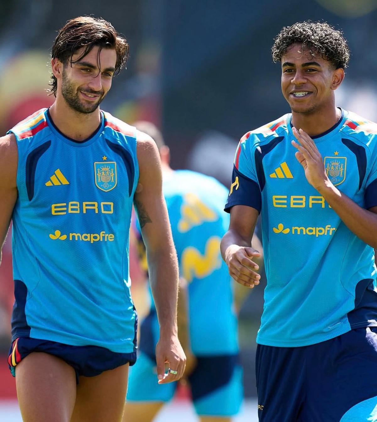 Ferrán Torres y Lamine Yamal, en los entrenos para el Mundial