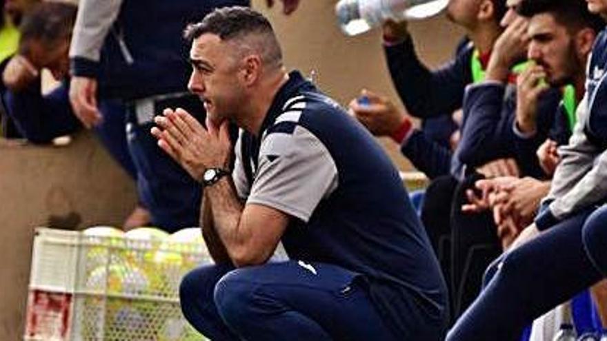 Nacho Villodre, desde ayer extécnico del Portmany, durante su último partido con los sanantonienses.