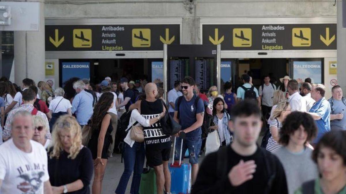 este cambio provocaría que aquellas personas que viajen a las islas pero no se hospeden en establecimientos turísticos también tuvieran que pagar.