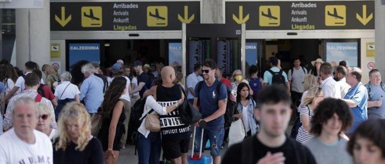 este cambio provocaría que aquellas personas que viajen a las islas pero no se hospeden en establecimientos turísticos también tuvieran que pagar.