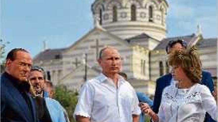 Putin mostra Crimea al seu amic Berlusconi