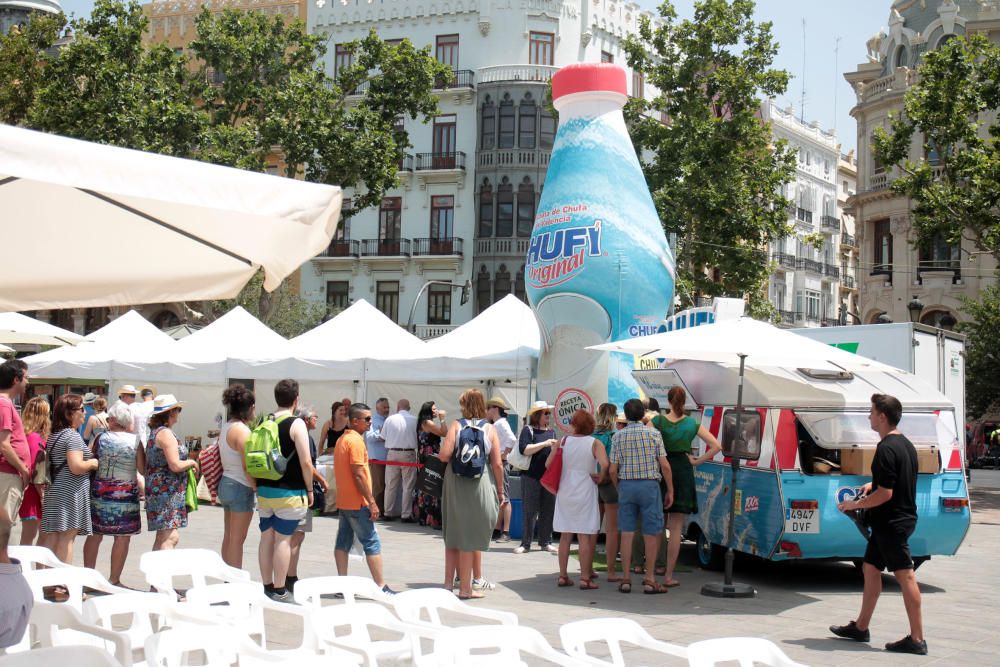 Dia de l'Orxata i la Xufa en la plaza del Ayuntamiento de València