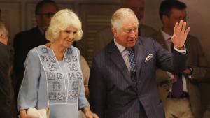 El rey Carlos de Inglaterra, junto a Camila.