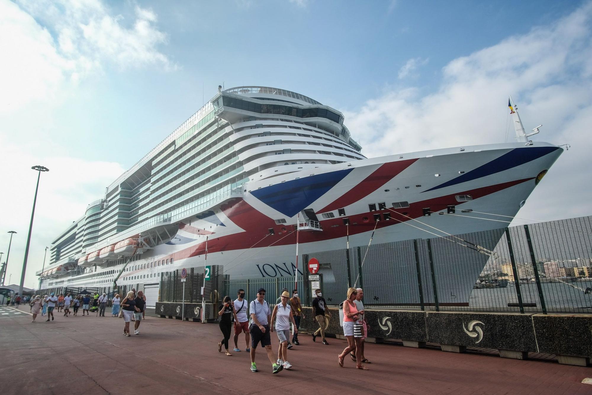 Visita inaugural de los cruceros 'Iona', de P&O Cruises, y 'Celebrity Apex', de la naviera Celebrity Cruises