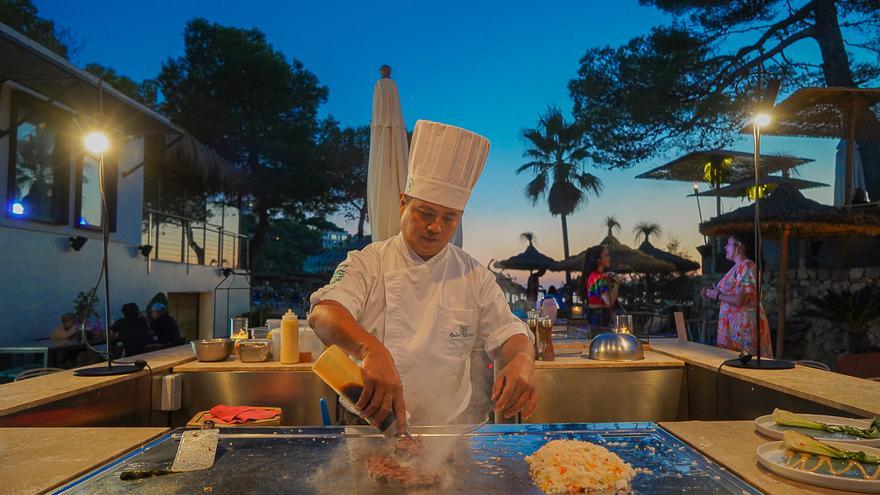 El mejor Teppanyaki junto al mar de Mallorca está en Maria 5 Beach