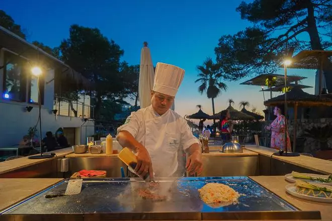 El mejor Teppanyaki junto al mar de Mallorca está en Maria 5 Beach