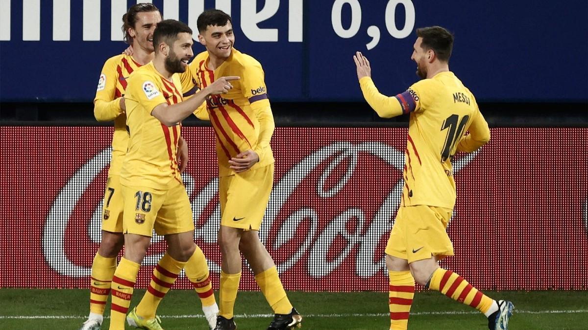 Los jugadores del Barça celebran el gol de Jordi Alba ante Osasuna