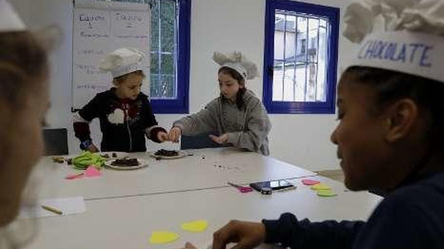 Los pequeños disfrutan de la cocina