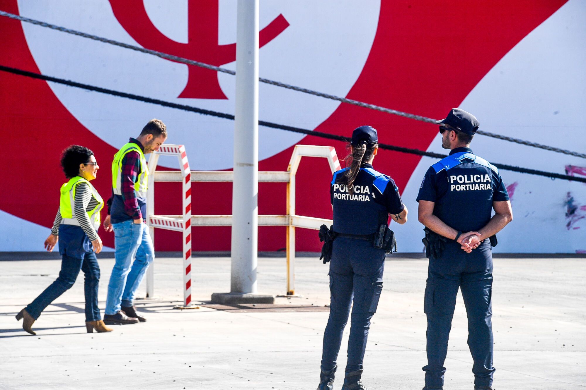 Un barco de Naviera Armas-Trasmediterránea impacta contra un muelle en el Puerto de Las Palmas