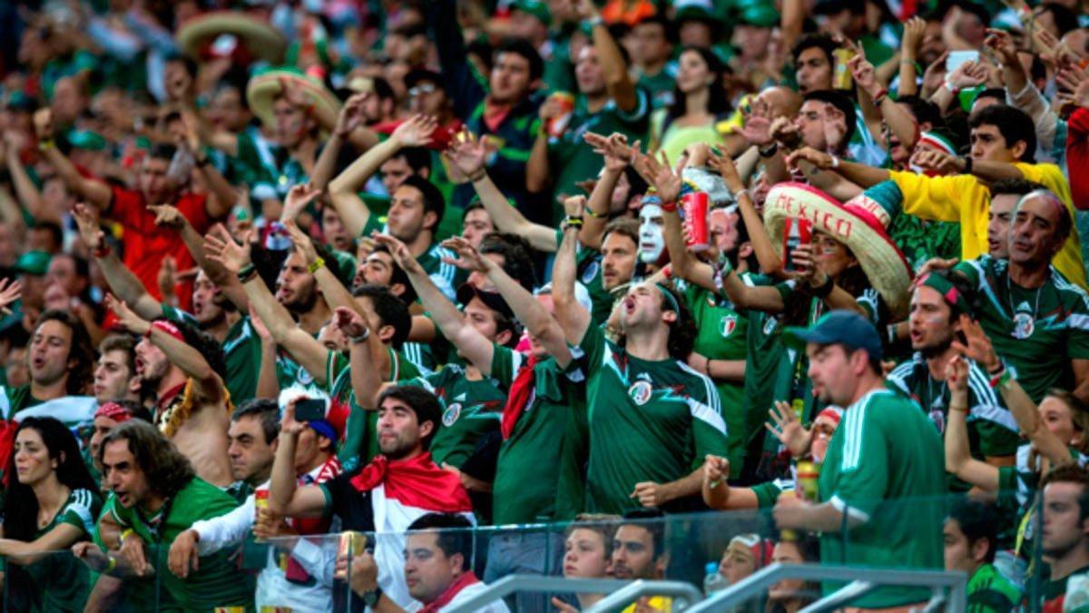 La afición mexicana apoyando a su selección