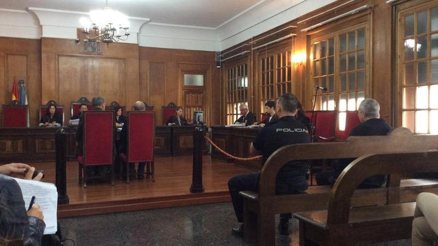 Aniceto Rodríguez, en el banquillo de los acusados de la Audiencia