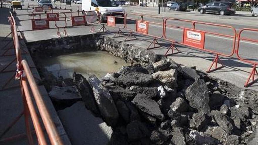 La avenida Cataluña sufre la rotura de una nueva tubería