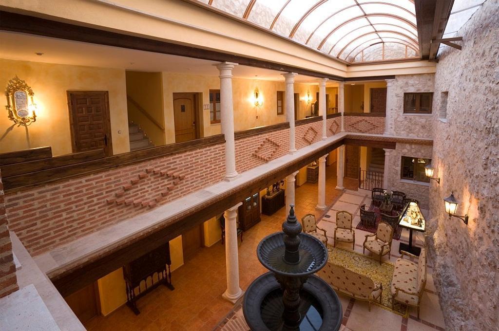 Patio de armas del Castillo de Curiel.