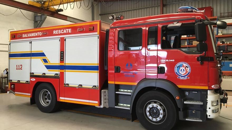 Rocía con gas pimienta la puerta de un vecino y obliga a desalojar a 30 personas en Oleiros