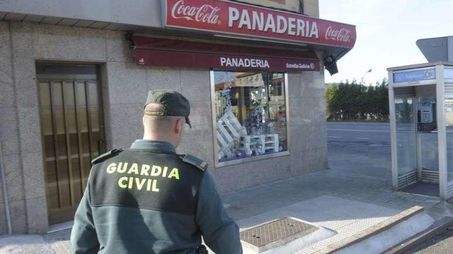 Desalojada una panadería de Arteixo tras aparecer un paquete sospechoso