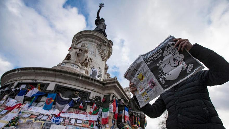 El periódico vaticano tilda de &quot;penosa&quot; la portada de &#039;Charlie Hebdo&#039;