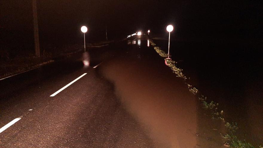El temporal complica el tráfico en Zamora: cortada la carretera de Torres del Carrizal a Cerecinos
