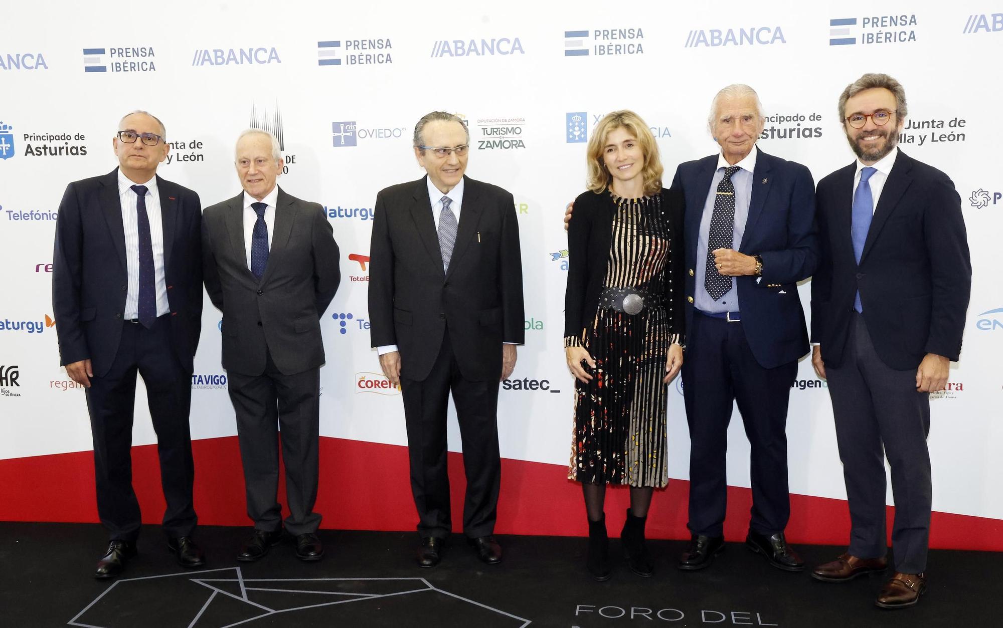 El poder político y empresarial se cita en Santiago